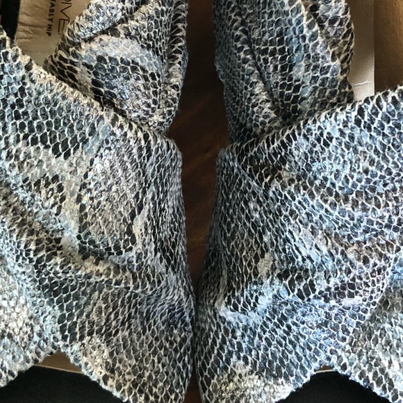 🆕 in Box Unity In Diversity Snakeskin Print Heels - Picture 7 of 8